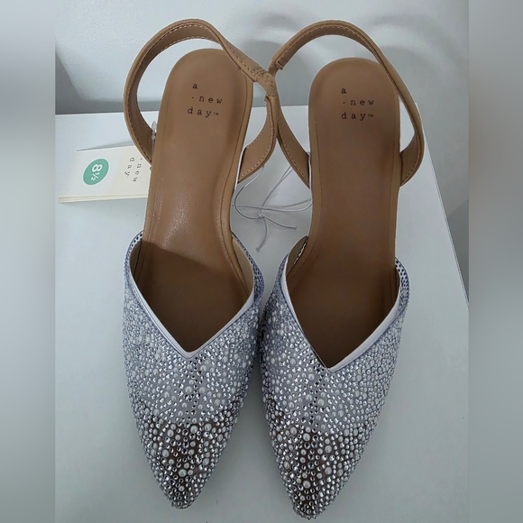 NIB ✨️Women's Isabel Heels- Size 8.5 - Picture 2 of 4